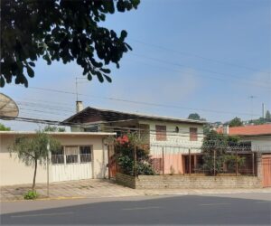 Casa no Bairro Medianeira - Frente e sala comercial