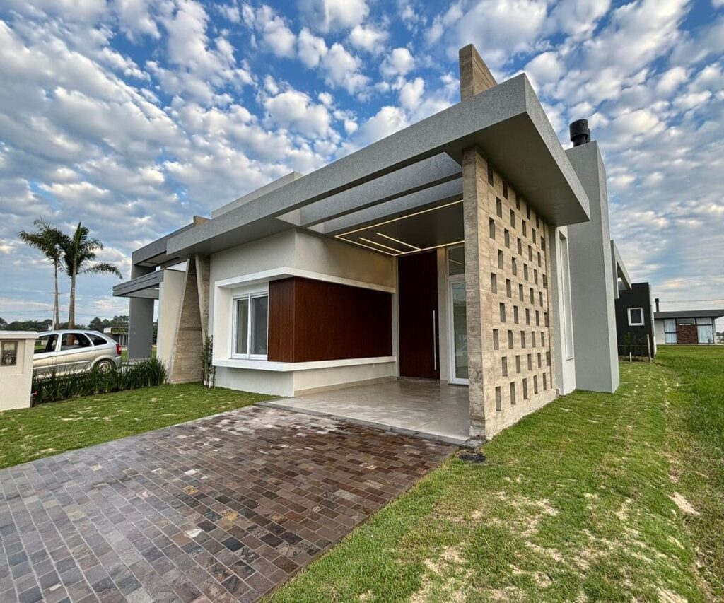 Casa à venda em Capão da Canoa - Frente