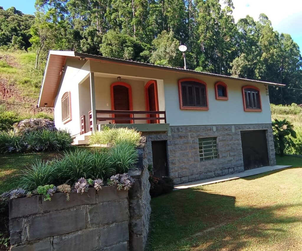 Chácara à venda com casa de 3 dormitórios - Casa