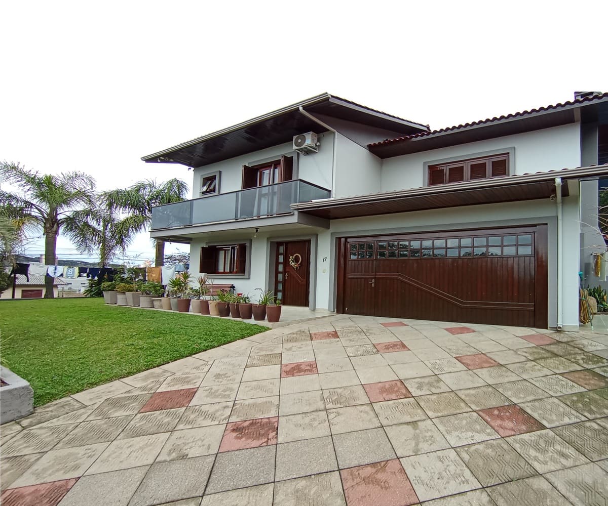 Casa semi-mobiliada à venda no Bairro Santa Catarina - Frente