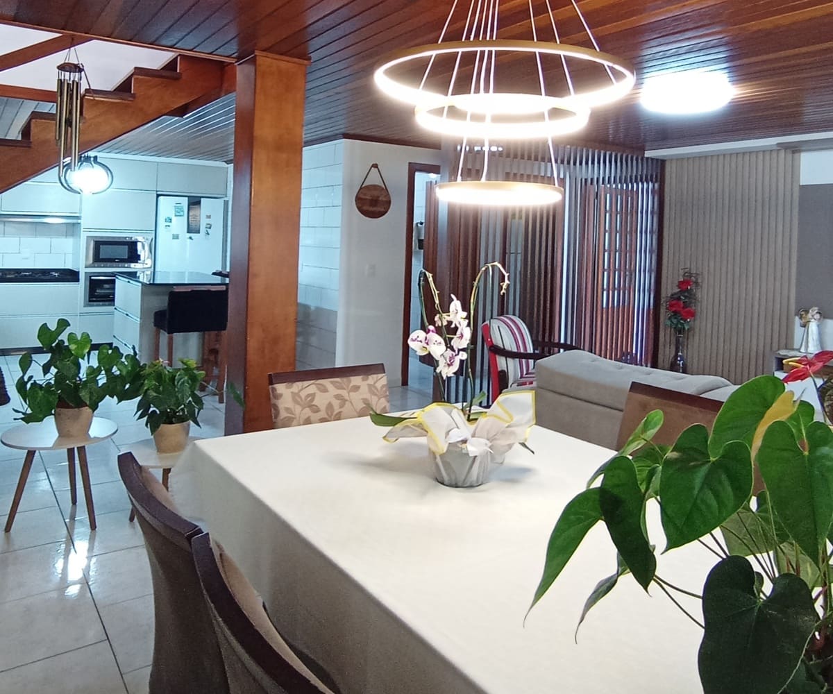 Casa semi-mobiliada à venda no Bairro Santa Catarina - Sala de Jantar