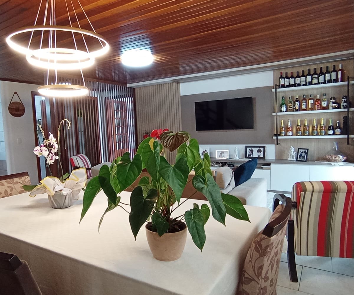 Casa semi-mobiliada à venda no Bairro Santa Catarina - Sala de Jantar