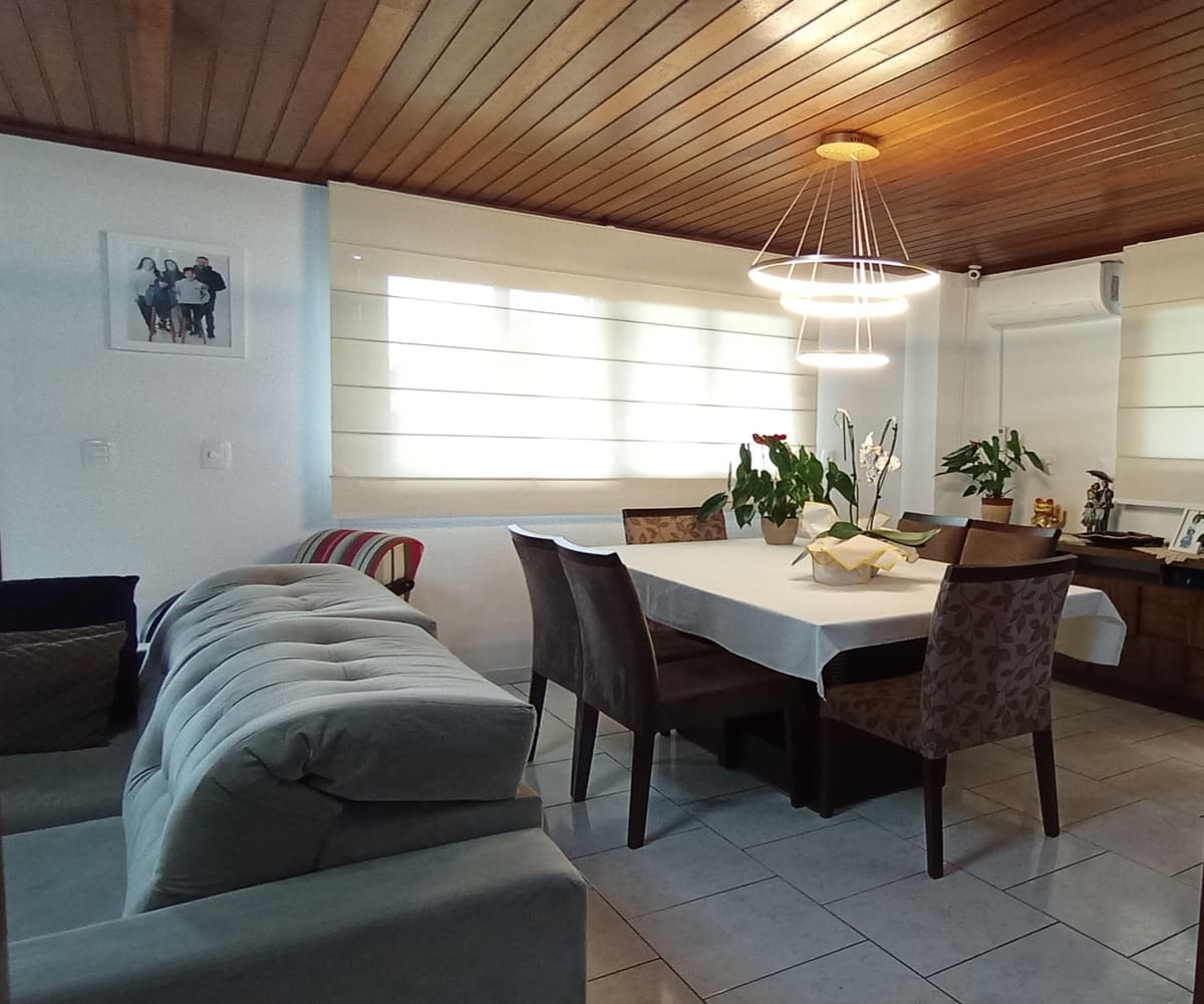 Casa semi-mobiliada à venda no Bairro Santa Catarina - Sala de Jantar